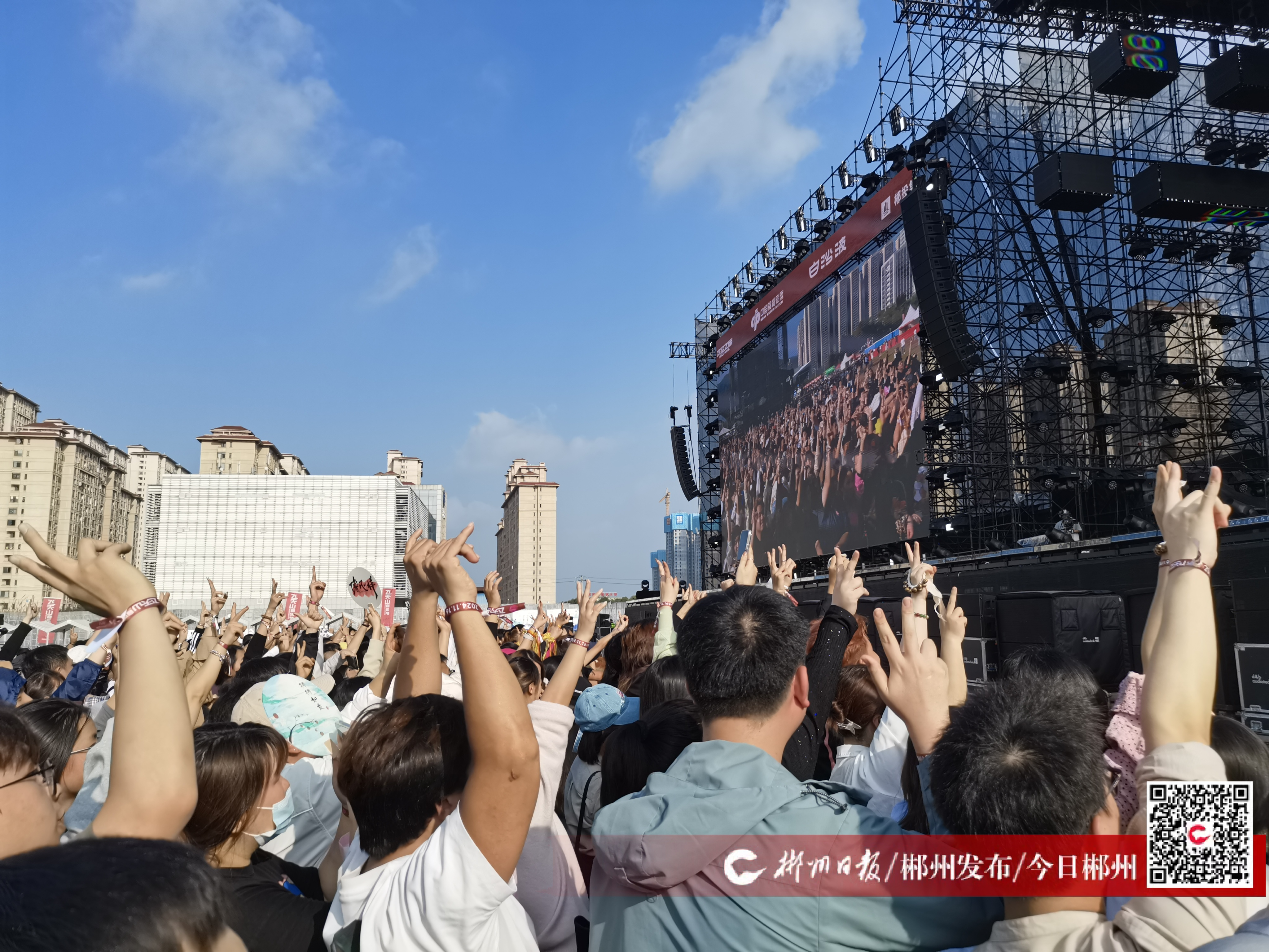 开云体育-观众热情高涨，现场热度持续攀升