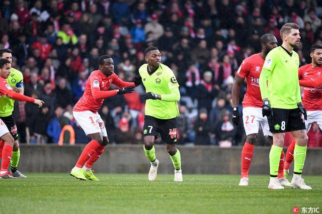 开云体育入口-里尔客场凭借团队合作，战胜对手