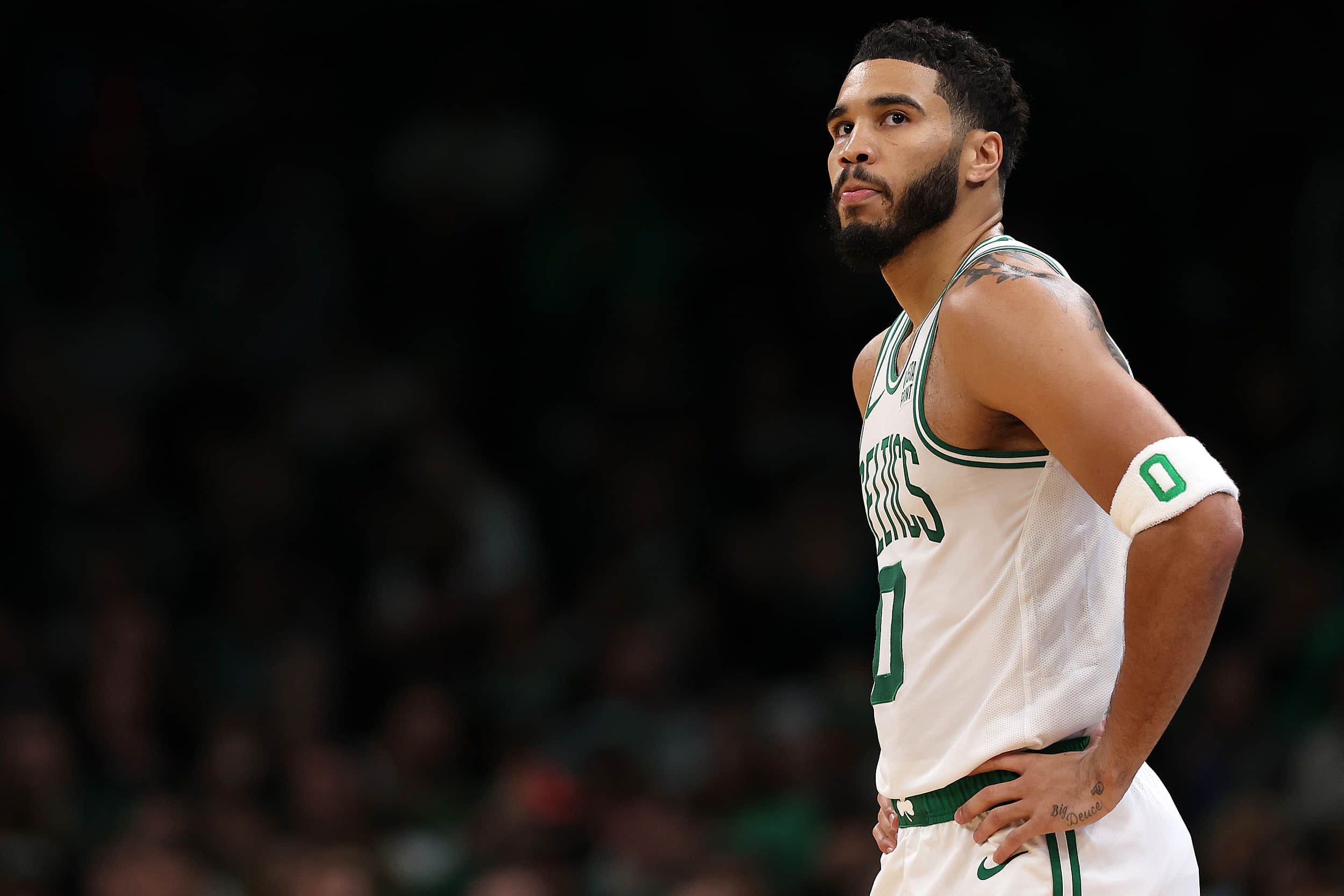 开云体育官网-凯尔特人完胜对手，取得里程碑胜利