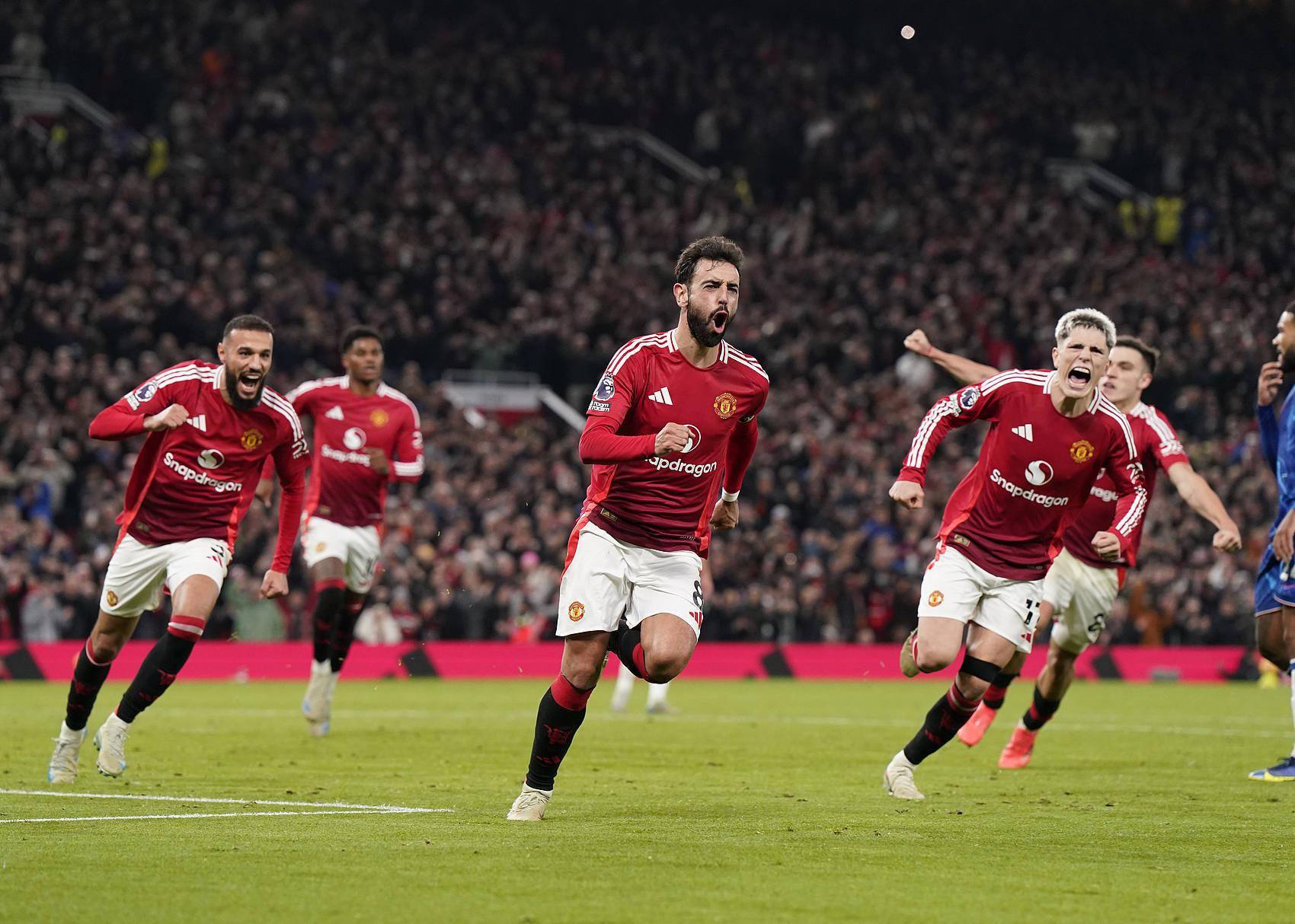 开云下载-包含佛罗伦萨客场连胜，欧战资格争夺节节攀升士气高涨的词条