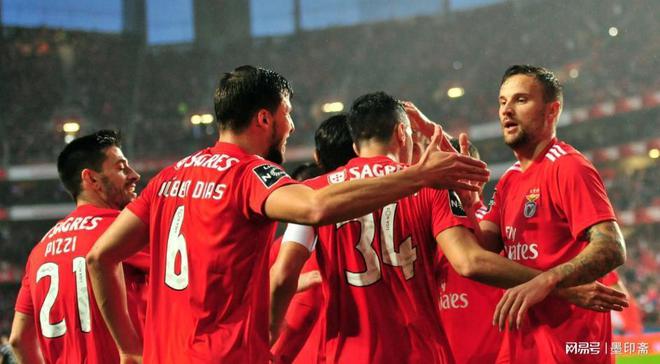 足球界中一则关于团队合作的好消息