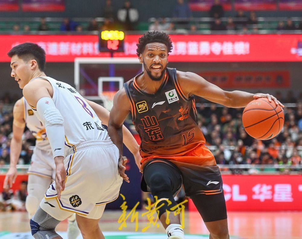 福建男篮客场大胜山东队，取得胜利