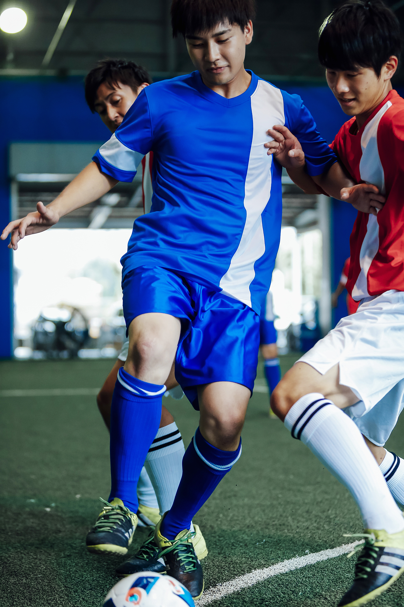 紧张的赛事，球员们全力拼搏