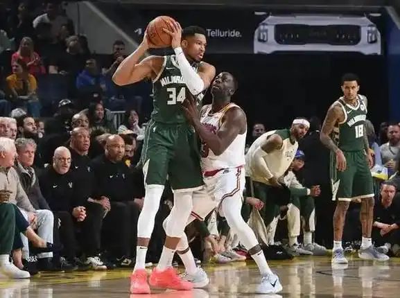 开云官网-包含雄鹿轻松赢得骑士，领跑东部强劲团队的词条