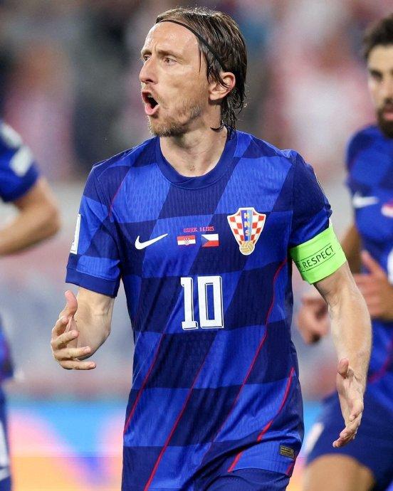 开云官网-包含抢眼表现，欧预赛球员展现真正实力的词条