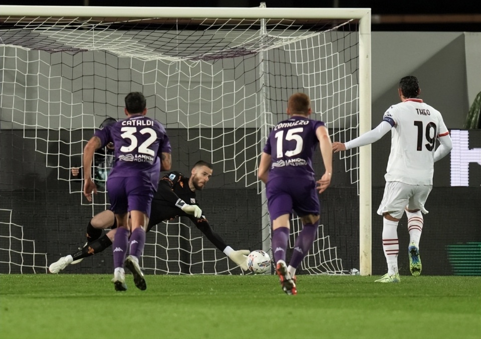 包含意甲豪门遭逢连败，教练团队面临挑战的词条