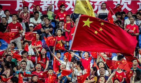 国内足球赛事引发球迷热议 国内足球赛事引发球迷热议