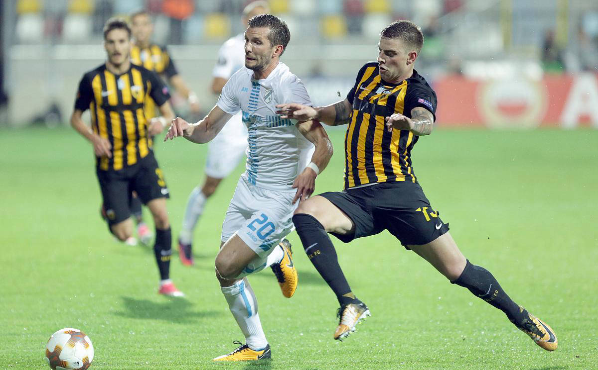 开云体育入口-皇家社会主场战胜对手，全队展现出色球技的简单介绍