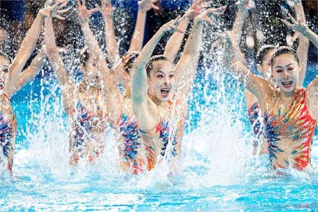 关于比赛紧张刺激球员拼尽全力奉献精彩表演的信息