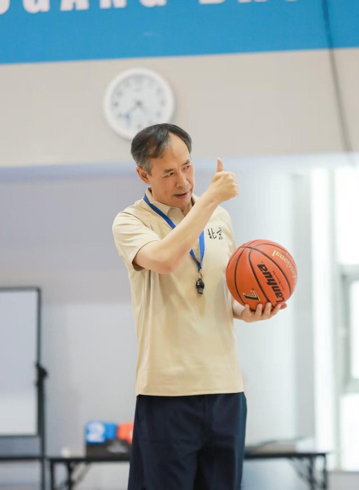 开云体育-篮球球员努力提升技术水平，备战重要赛事