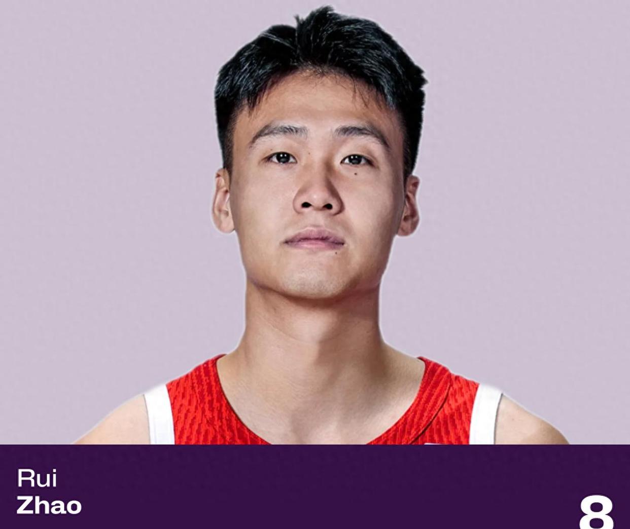 篮球球员努力提升技术水平,备战重要赛事 篮球球员努力提升技术水平,备战重要赛事