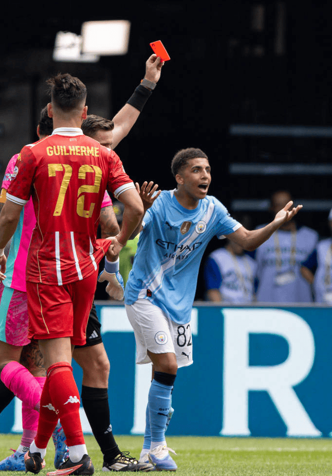 包含曼城主场告捷，连胜势头不减的词条