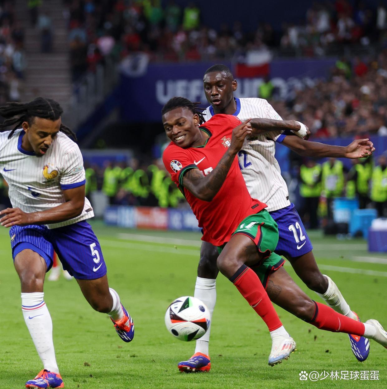 包含西班牙队稳健晋级之势,国际赛事中表现抢眼的词条 包含西班牙队稳健晋级之势,国际赛事中表现抢眼的词条