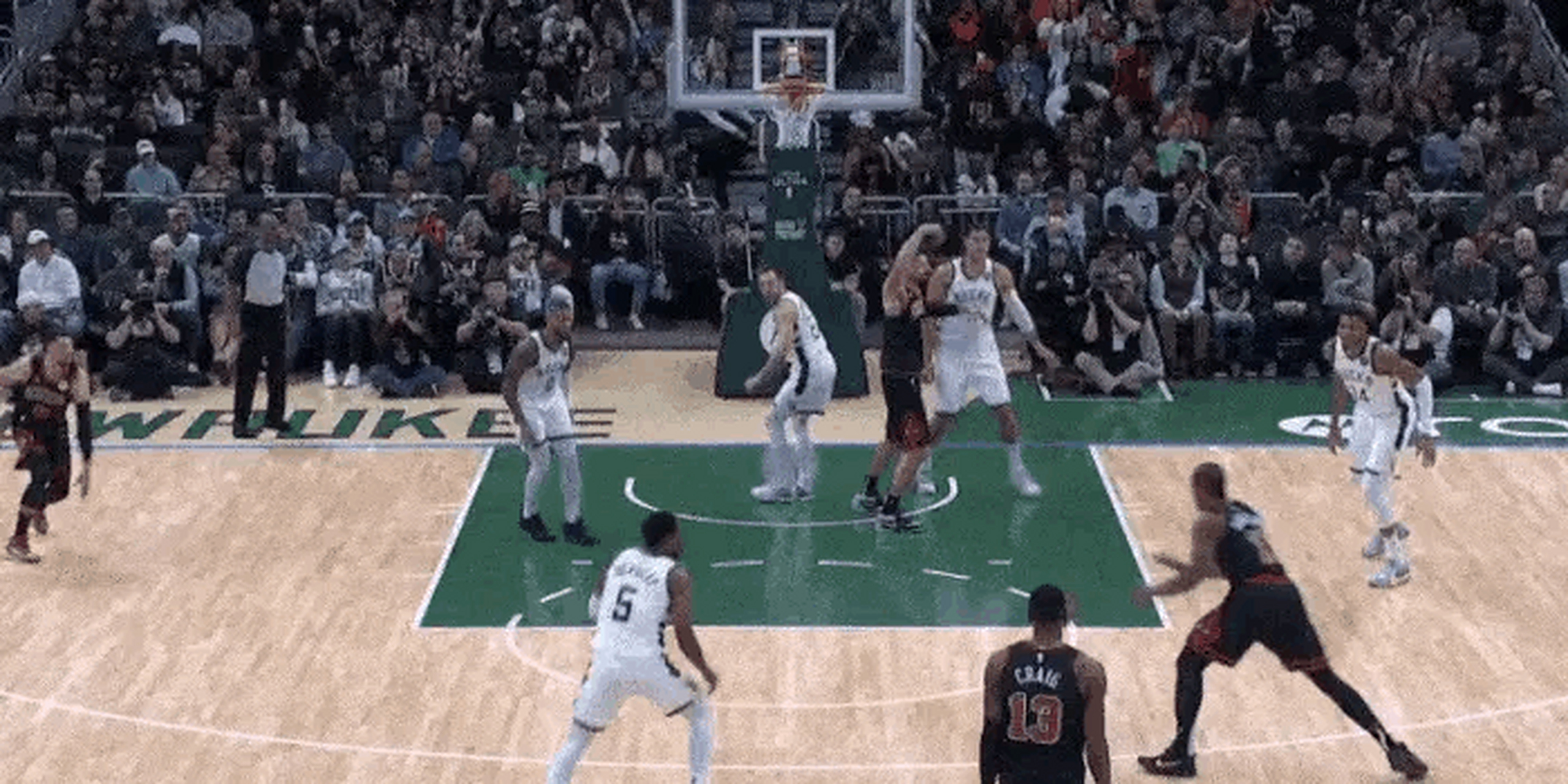 猛龙取胜!雄鹿难挡德罗赞单节17分 猛龙取胜!雄鹿难挡德罗赞单节17分