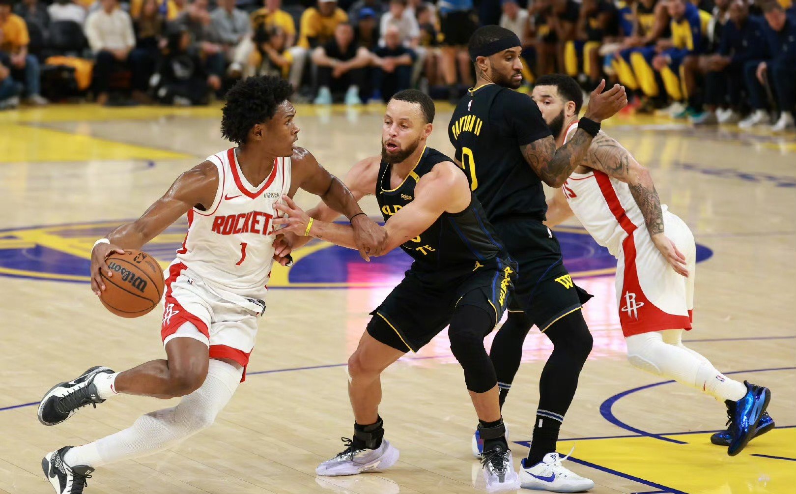 欧洲高水平篮球比赛激烈开打,球迷热情响应 欧洲高水平篮球比赛激烈开打,球迷热情响应