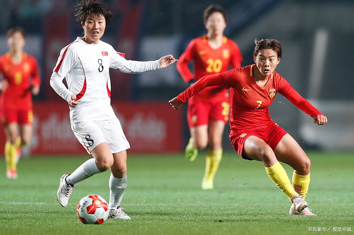 开云体育APP下载-世界级足球赛事，女运动员全力拼搏