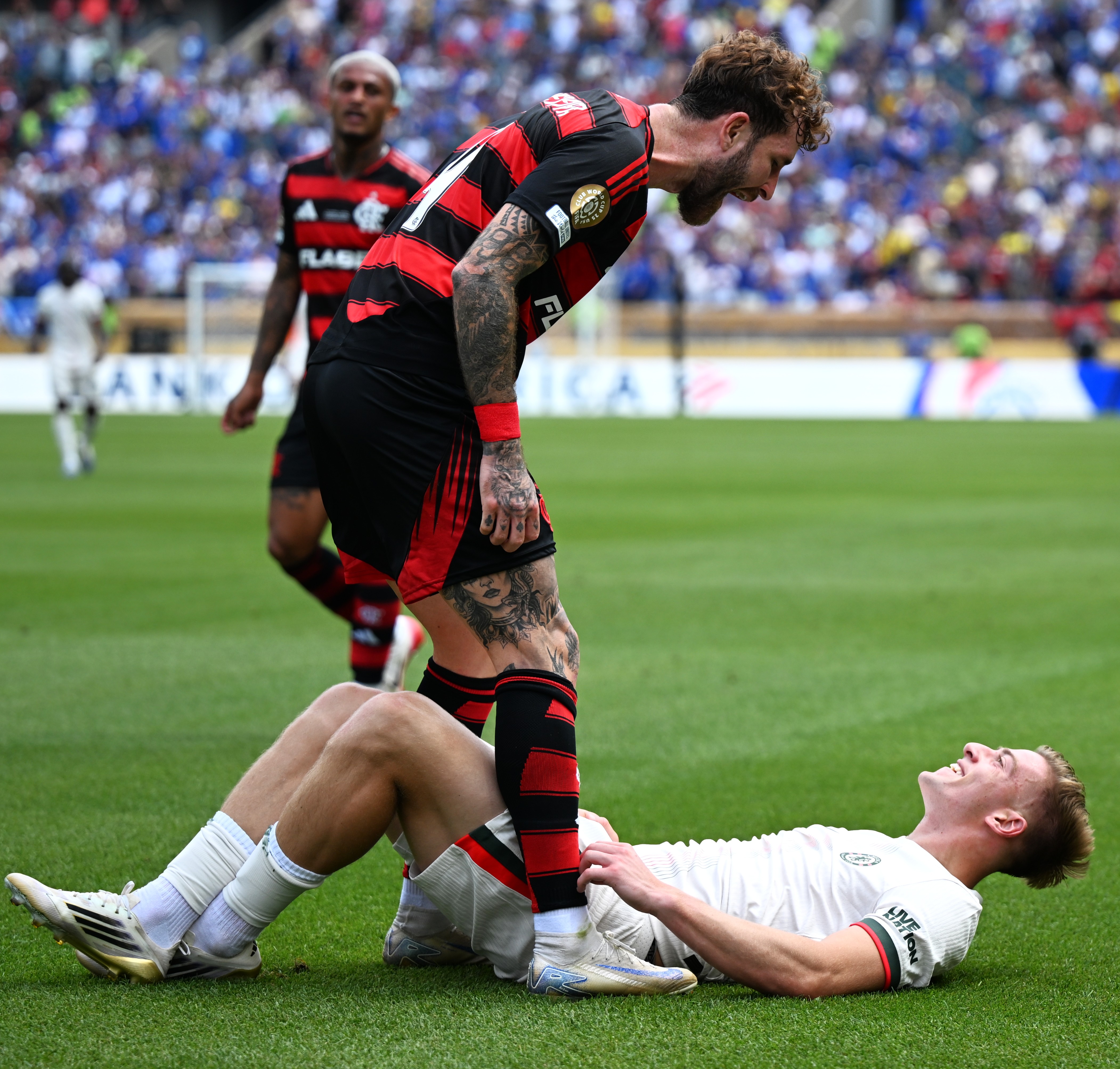 一触即发！紧张刺激的足球比赛即将拉开帷幕