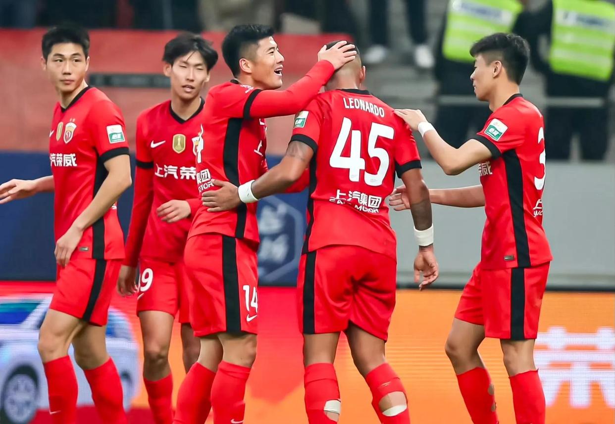 开云APP-关于上海上港双线作战告捷，士气高涨迎接下一场比赛的信息
