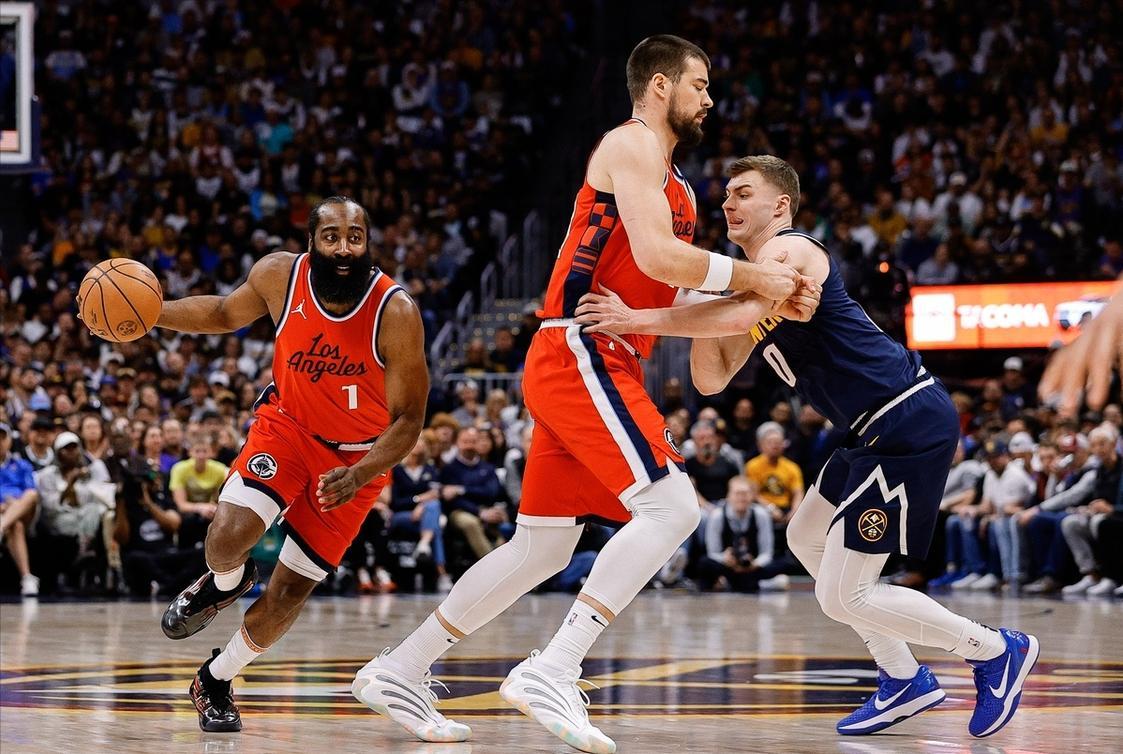 开云体育app-快船迎来关键战役，球队需打破连败局势