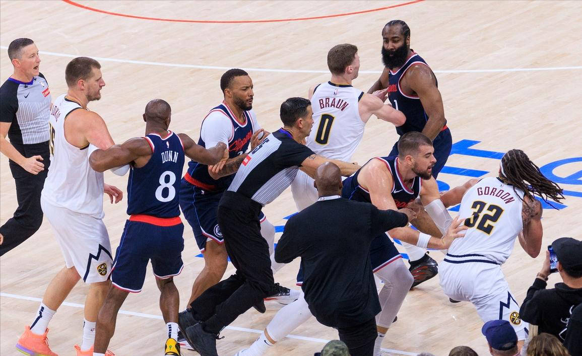 快船迎来关键战役，球队需打破连败局势