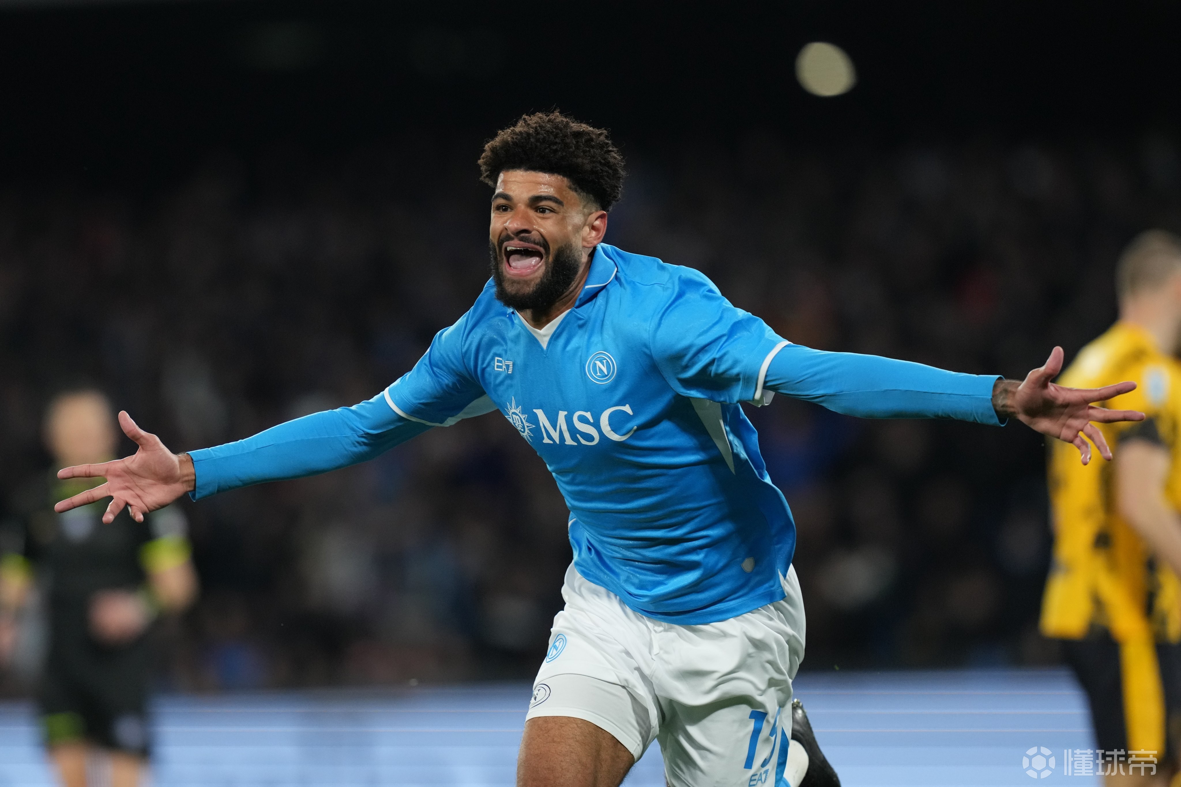 关于那不勒斯球员公开道歉，承认错误行为的信息