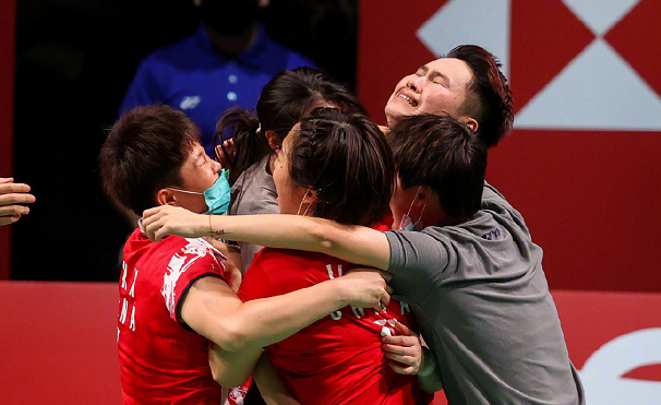 关于印尼羽毛球队鏖战英格兰羽毛球队，林丹三分雨点燃全场的信息